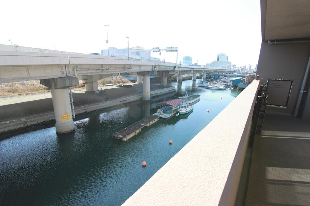 View photos from the dwelling unit. View from the site (January 2014) Shooting