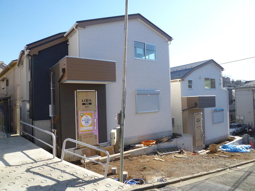 Local photos, including front road. Local (12 May 2013) Shooting