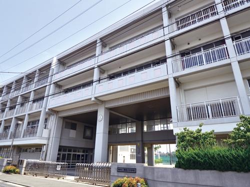 Junior high school. 1050m to Kanagawa Junior High School