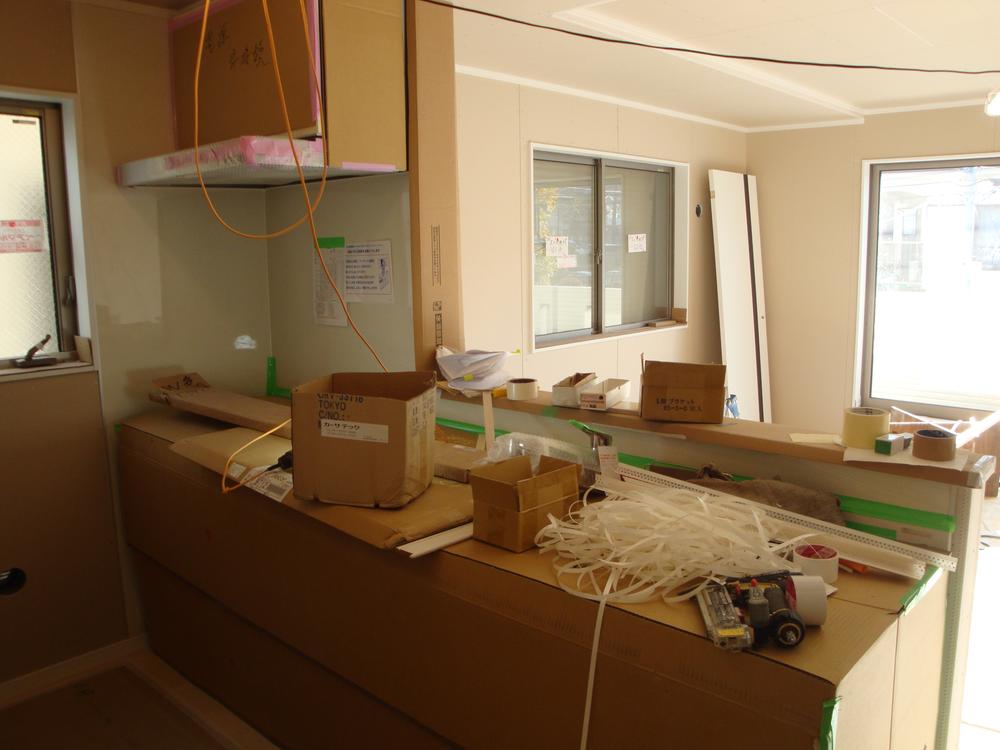 Kitchen. Dishwasher ・ With water purification plug face-to-face kitchen Current Status (December 1, 2013) Shooting