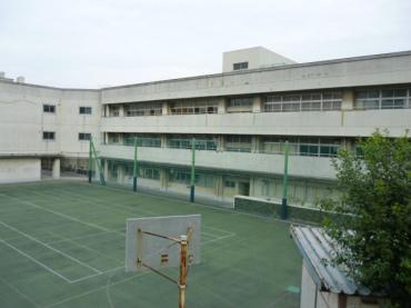 Junior high school. 358m to Yokohama Municipal Matsumoto junior high school