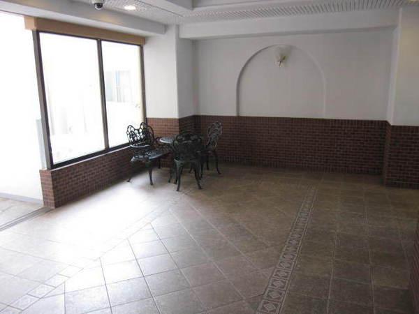 Entrance. Common areas