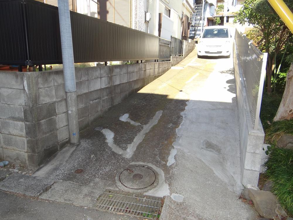 Local land photo. Local (11 May 2013) There are some narrow places in the shooting front road, but the car's entry is also possible.