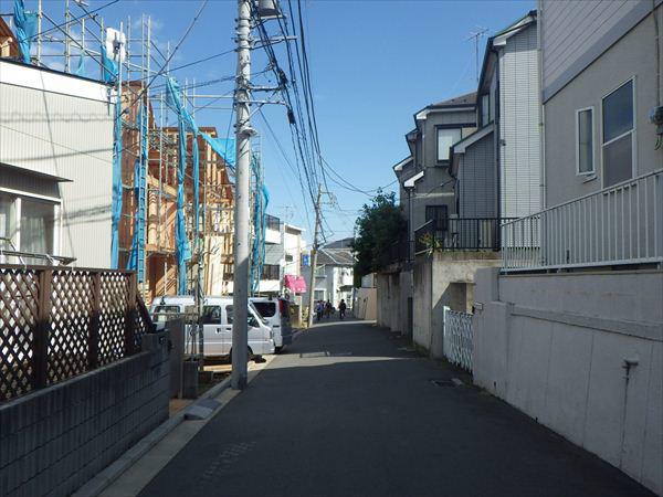 Local photos, including front road. Local front road