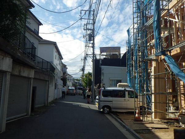 Local photos, including front road. Local front road