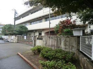 Primary school. 450m to Yokohama Municipal Nishiterao Elementary School