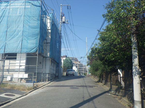 Local photos, including front road. Local front road