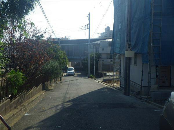 Local photos, including front road. Local front road