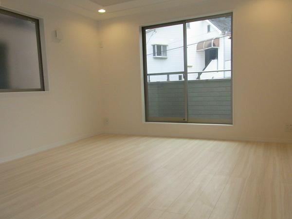 Other. Living Image (2)