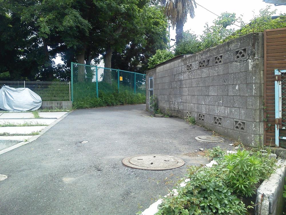 Local photos, including front road. Local (11 May 2013) Shooting