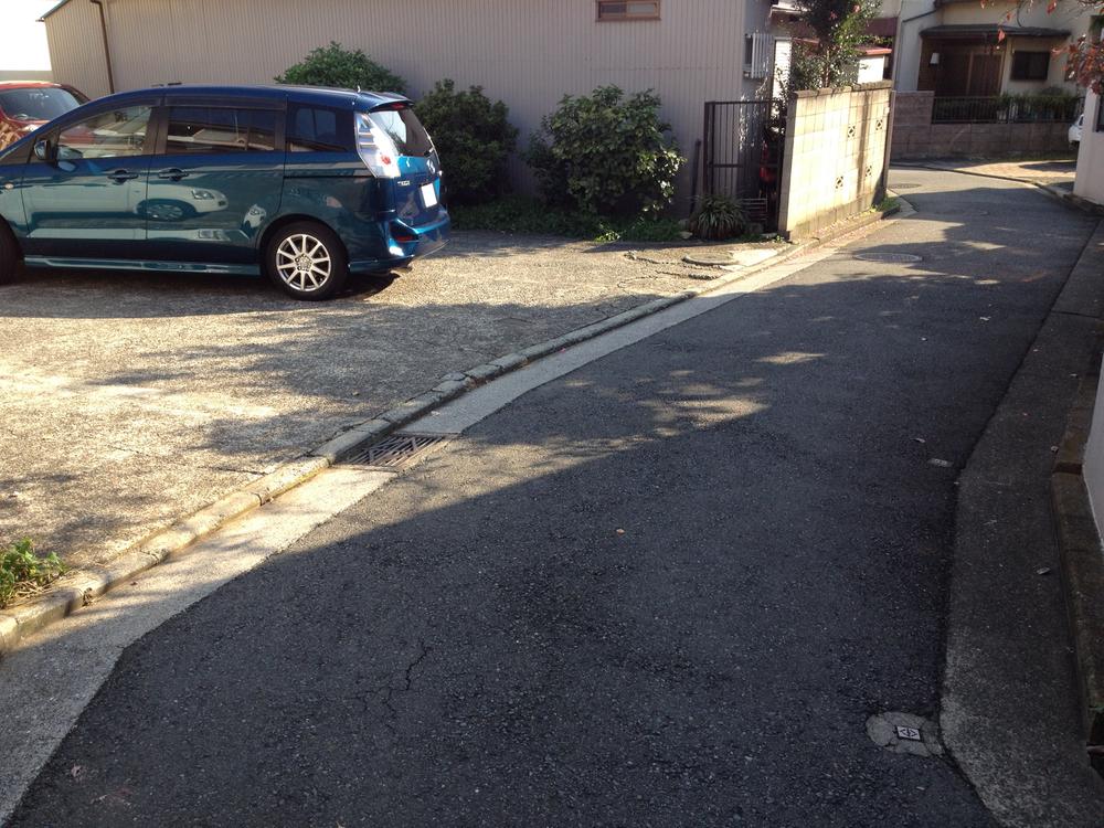 Local photos, including front road. Local (11 May 2013) Shooting