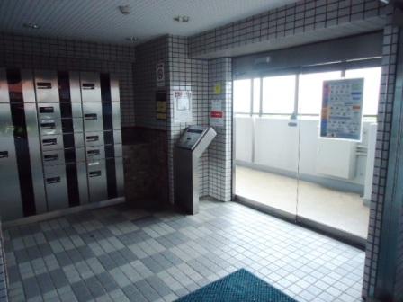 lobby. Common areas auto lock