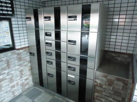 lobby. There courier BOX
