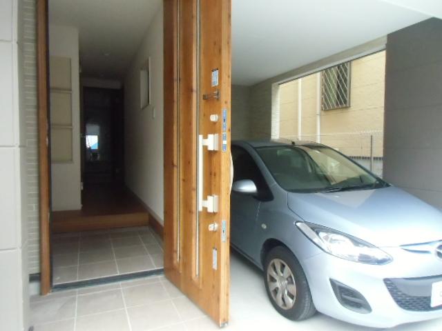 Entrance. Local (11 May 2013) Shooting