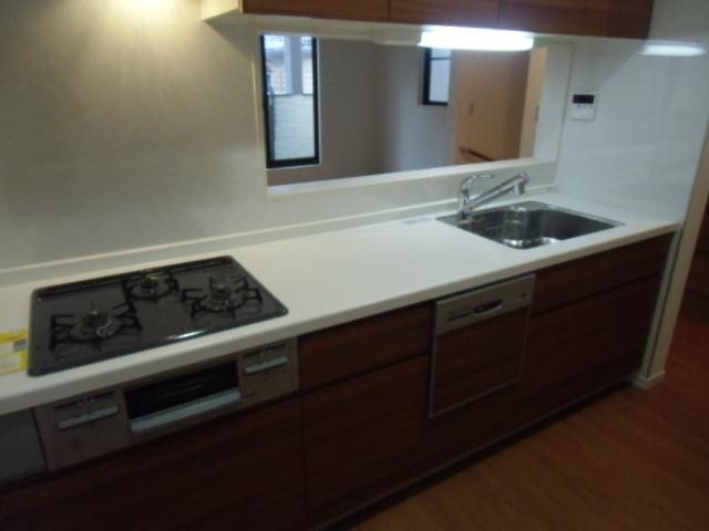 Kitchen. Indoor (11 May 2013) Shooting