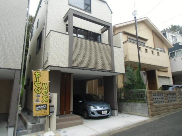 Local appearance photo. Local (11 May 2013) Shooting