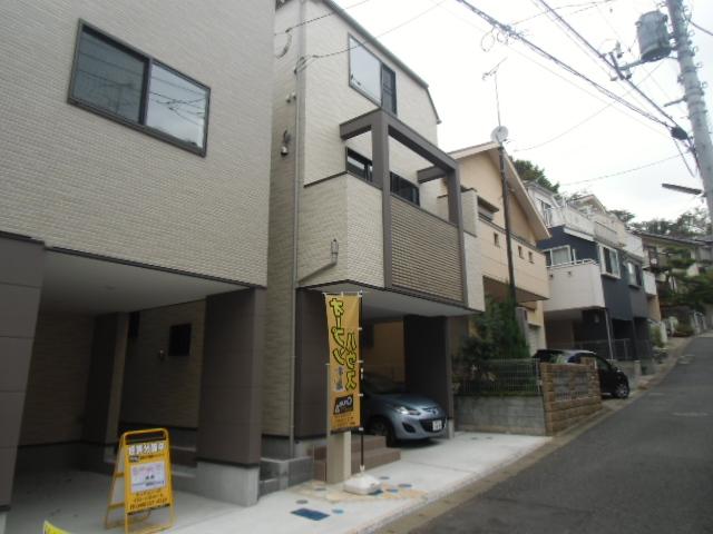 Local photos, including front road. Local (11 May 2013) Shooting