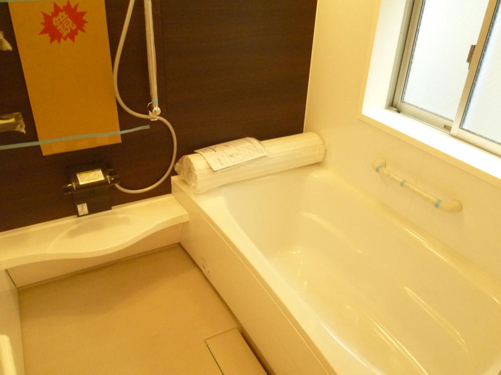 Bathroom. Indoor (December 13, 2013) Shooting Comfortably relax in one tsubo bus