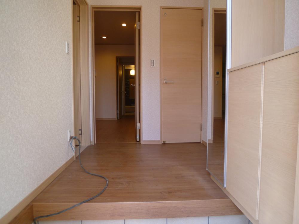 Entrance. Local (December 13, 2013) Shooting