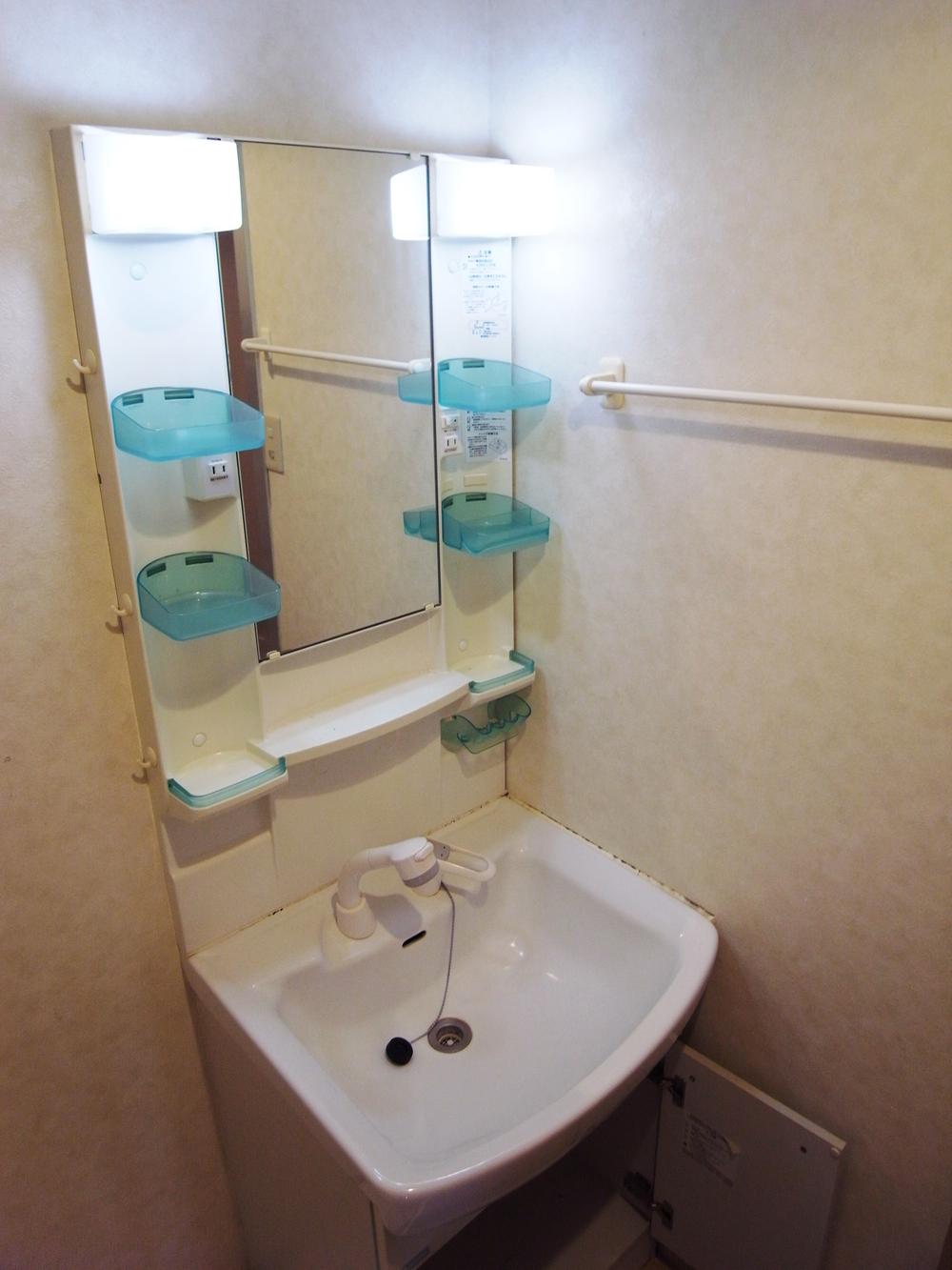 Wash basin, toilet. Local (12 May 2013) Shooting