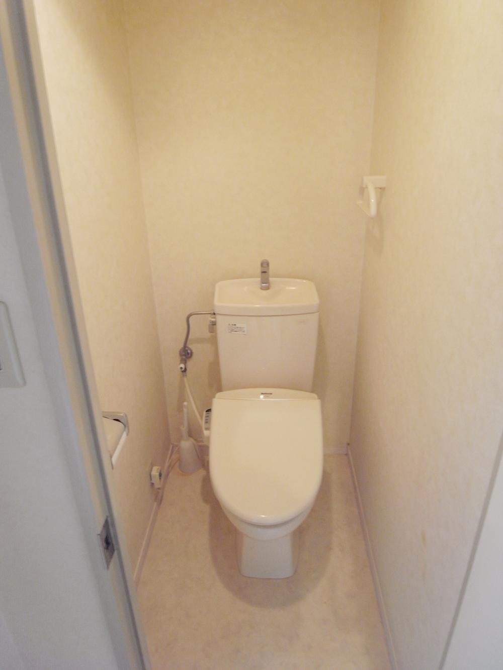 Toilet. Local (12 May 2013) Shooting