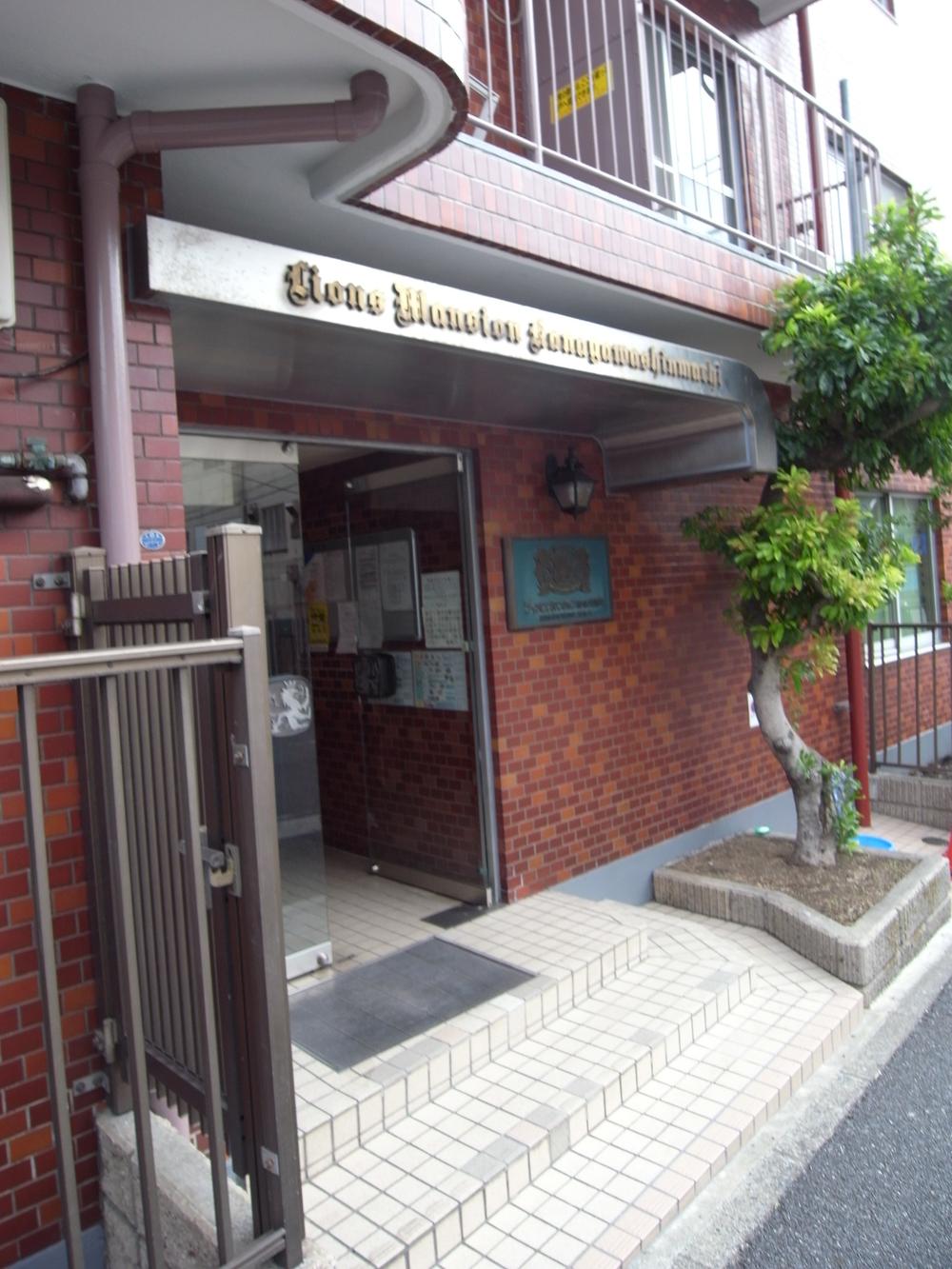 Entrance. Common areas