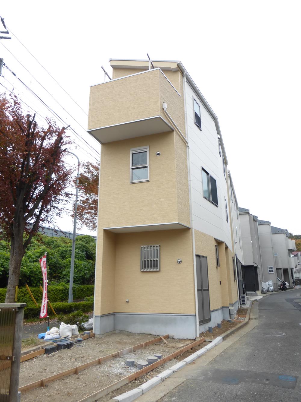 Local photos, including front road. Local (November 25, 2013) Shooting