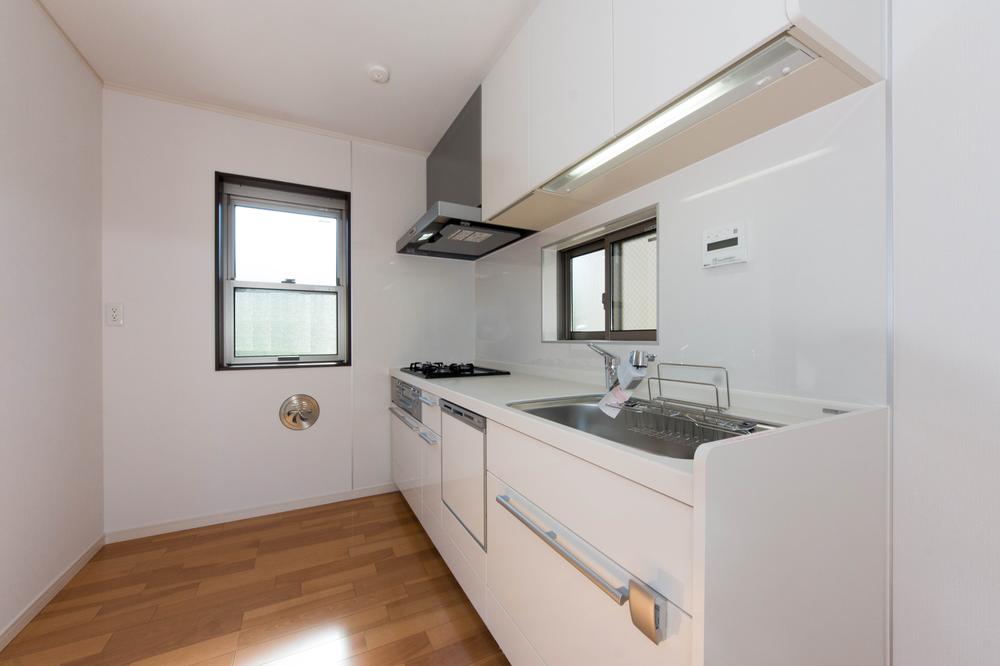 Kitchen. Excellent system kitchen in functionality ・ ・ Dishwasher