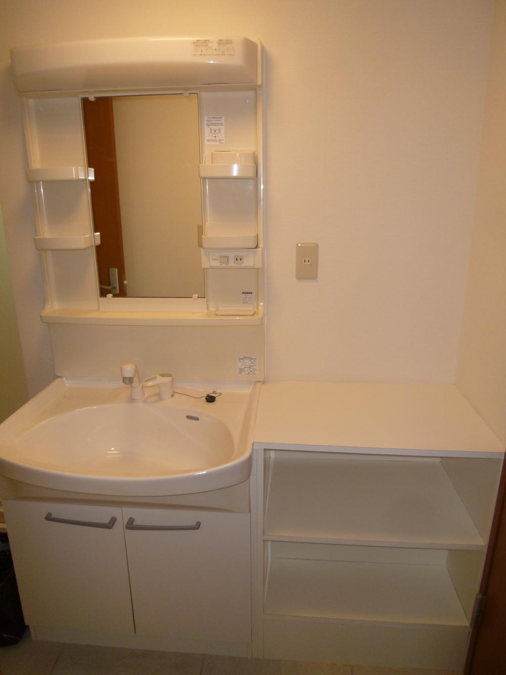 Wash basin, toilet. Interior (October 6, 2013) Shooting