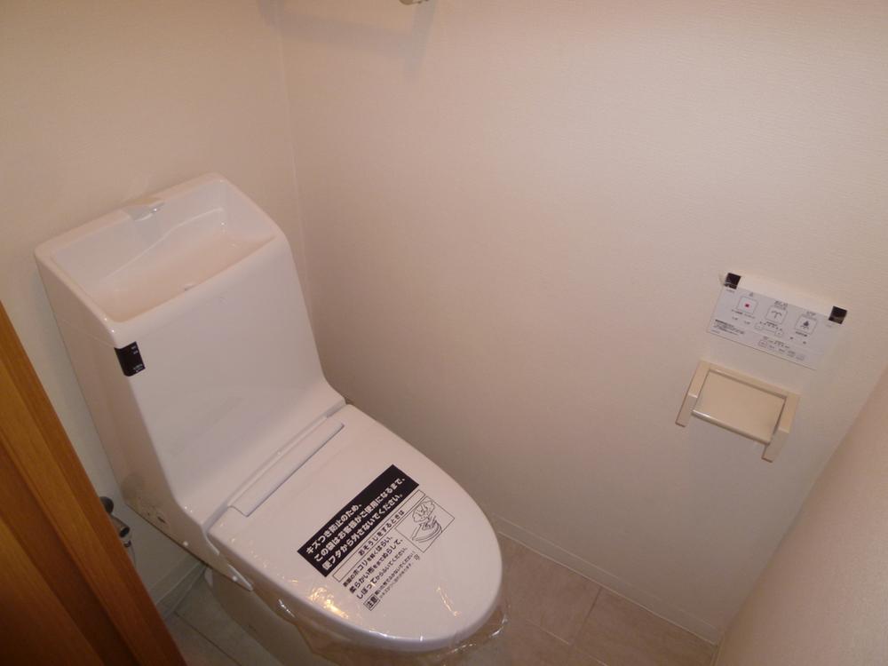 Toilet. Interior (October 6, 2013) Shooting