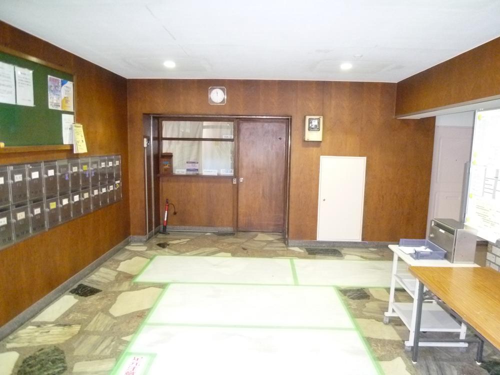 Entrance. local (October 6, 2013) Shooting