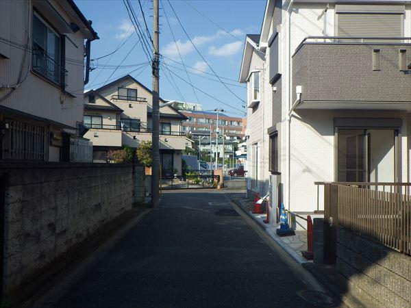 Local photos, including front road. Frontal road