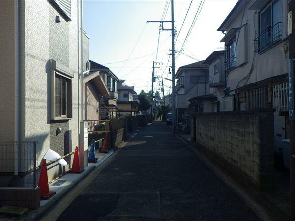 Local photos, including front road. Frontal road