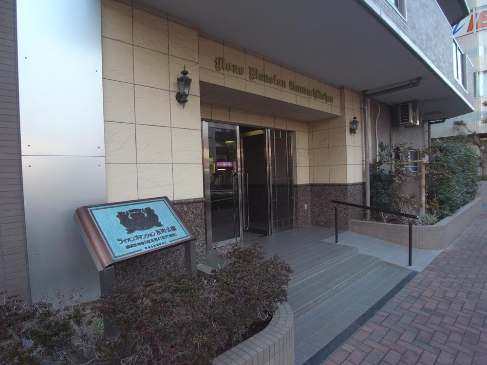 Entrance. Common areas