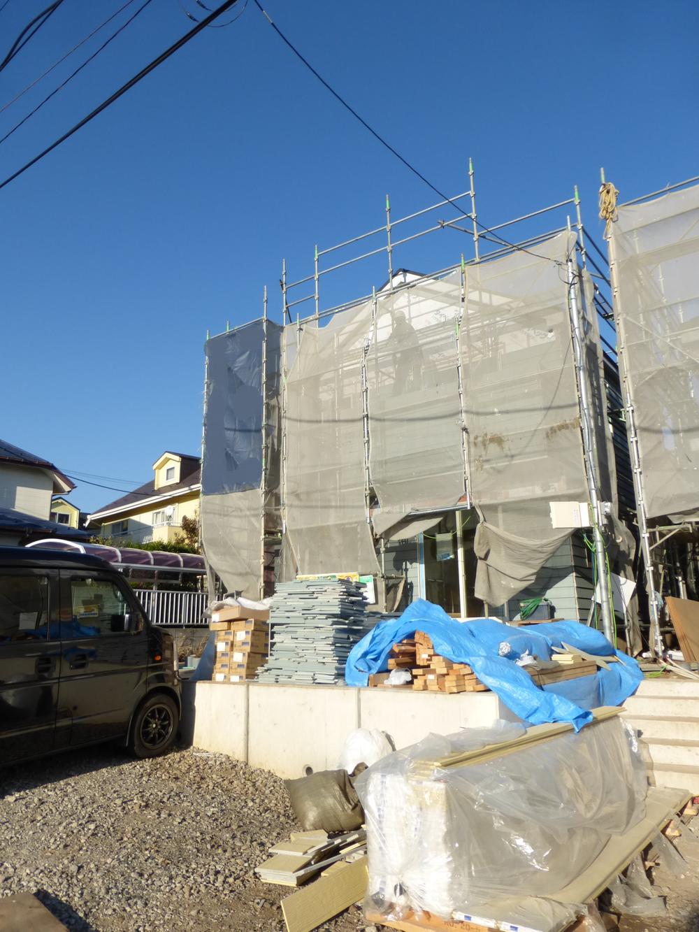 Local photos, including front road. A Building Local (November 18, 2013) Shooting