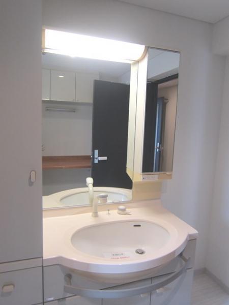 Wash basin, toilet