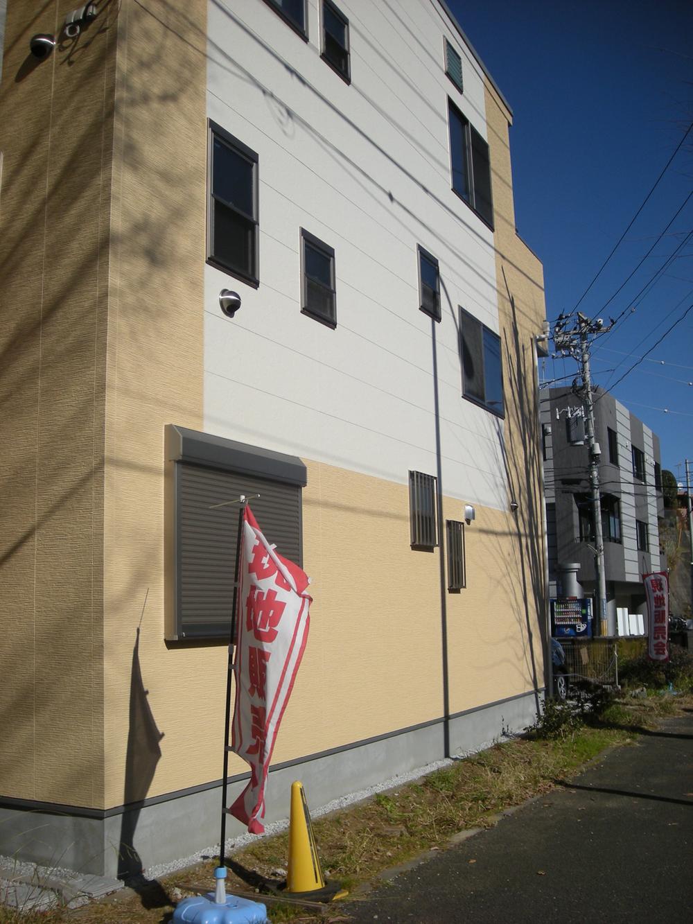 Local appearance photo. Local (112 2013) Shooting