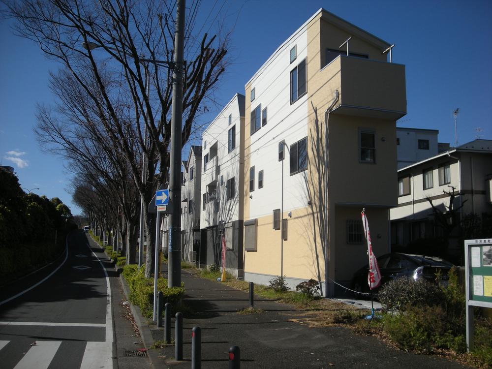 Local photos, including front road. Local (12 May 2013) Shooting