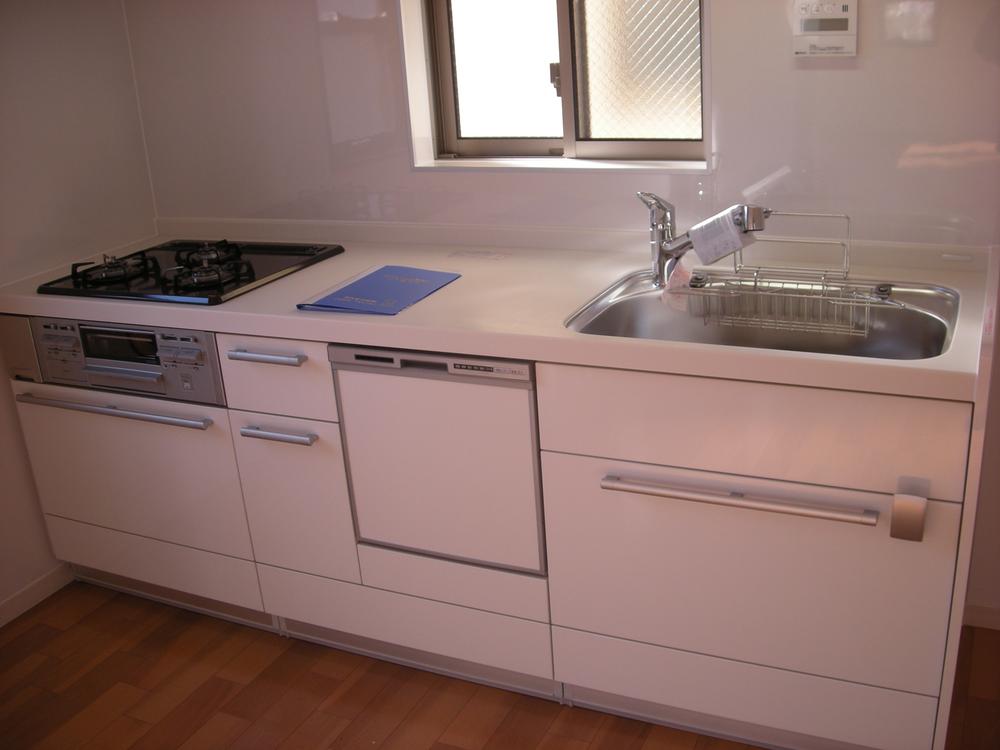 Kitchen. Indoor (12 May 2013) Shooting