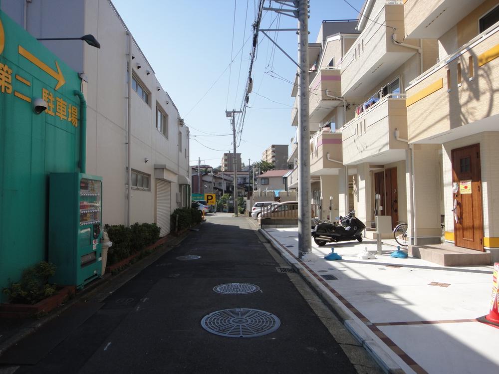 Local photos, including front road. Local shooting