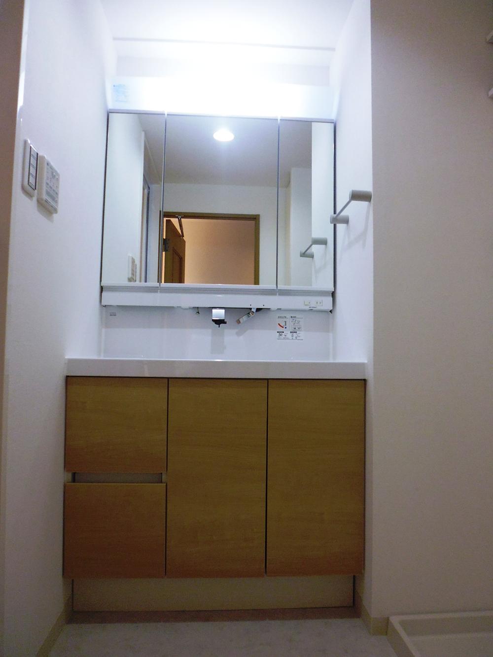 Wash basin, toilet. Indoor shooting