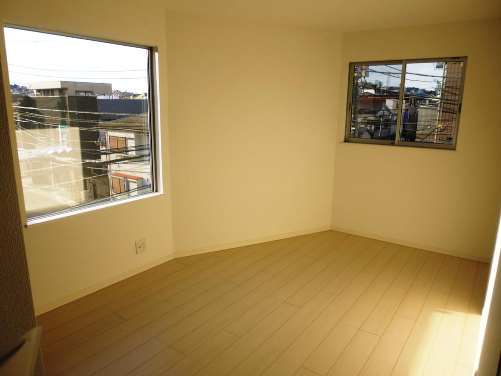 Non-living room. 6.2 Pledge Western-style