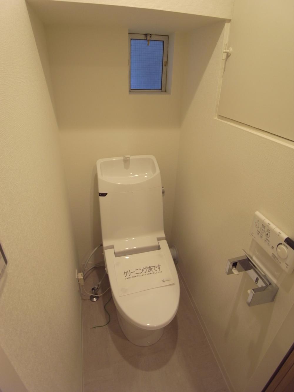 Toilet. Indoor (September 2013) Shooting