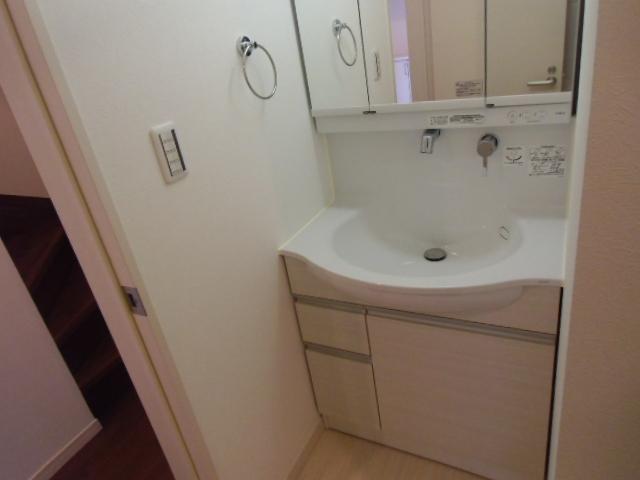 Wash basin, toilet. Indoor (11 May 2013) Shooting