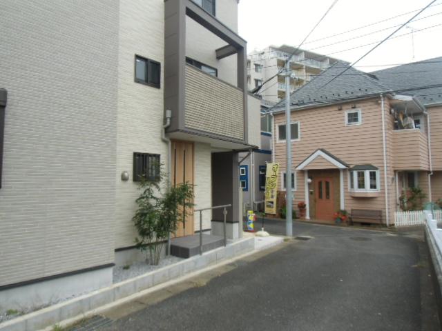 Local photos, including front road. Local (11 May 2013) Shooting