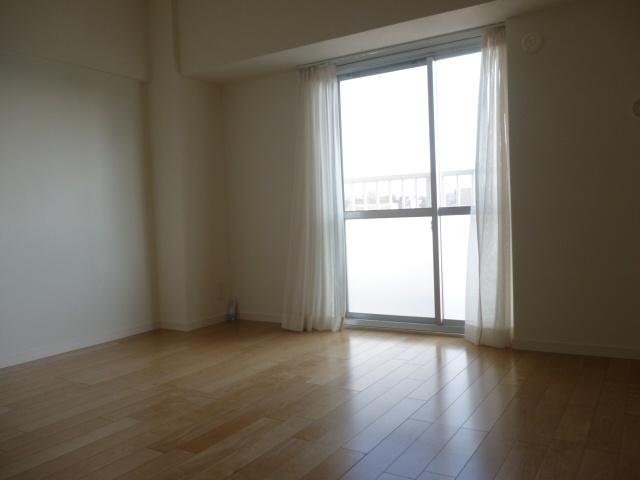 Non-living room. 7.2 Pledge Western-style room that faces the balcony