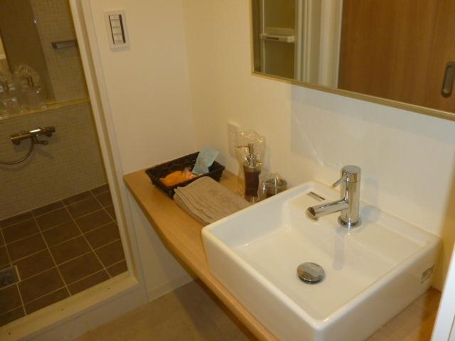 Wash basin, toilet