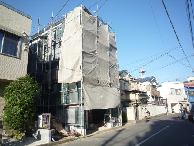 Local photos, including front road. Local (11 May 2013) Shooting