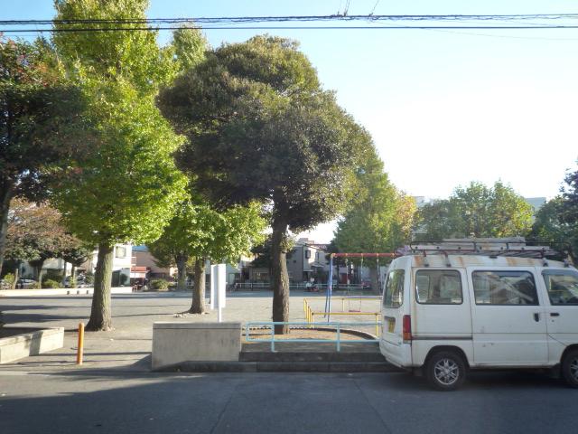 View photos from the dwelling unit. Local (11 May 2013) Shooting