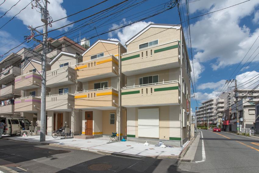 Local photos, including front road. Local (12 May 2013) Shooting